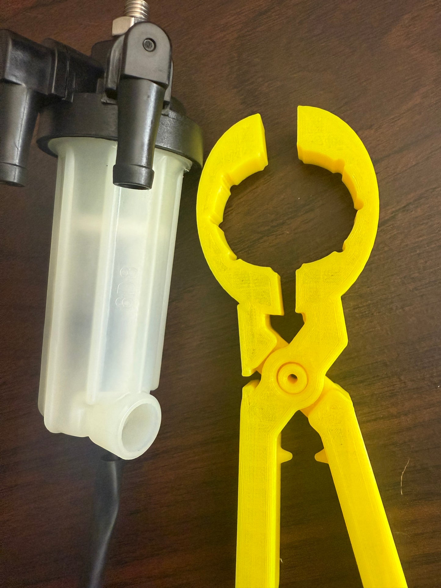 Fuel filter cup wrench for small yamaha outboards with sensor