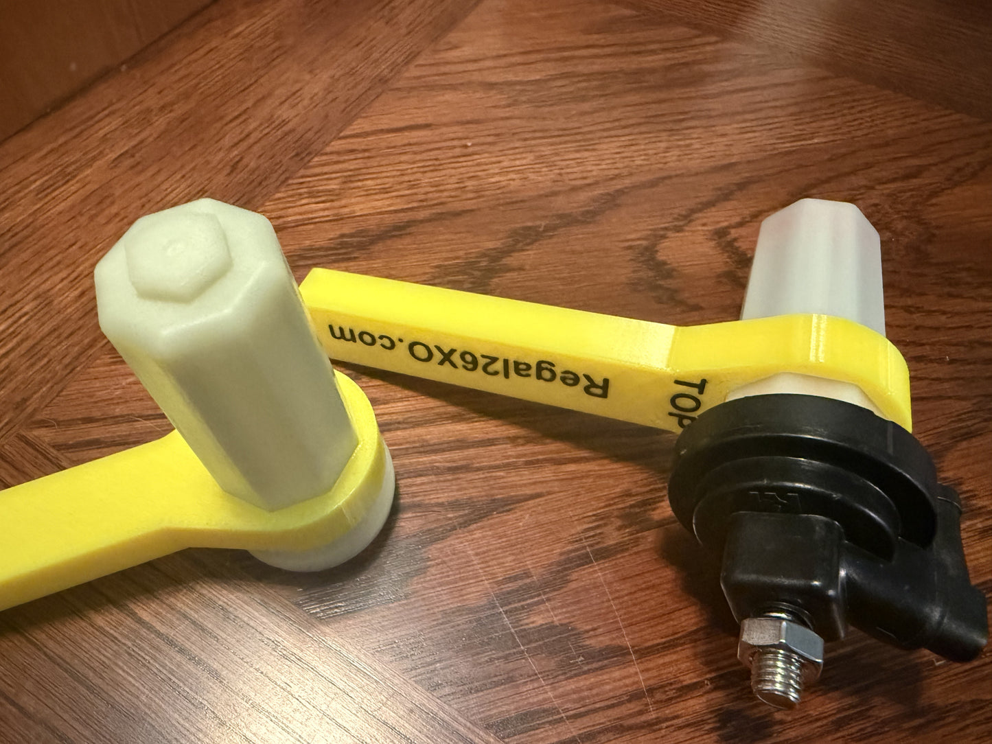 Fuel filter cup for small yamaha outboards without the sensor